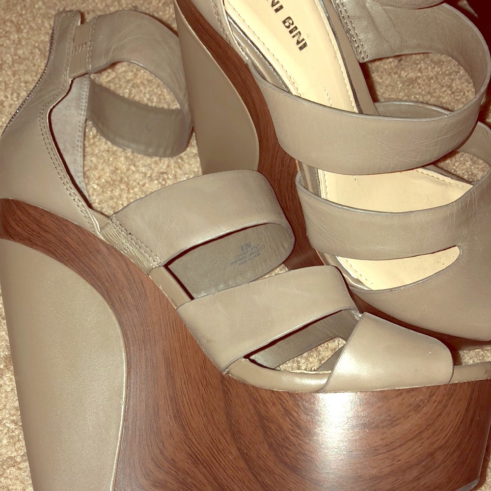 Gianni Bini Wedges Size 8.5